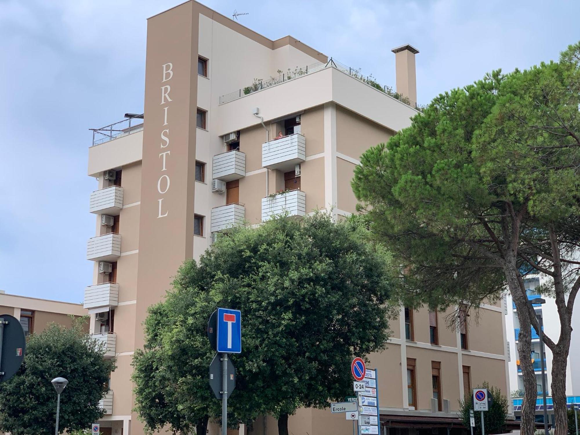 Residence Bristol 比比翁 外观 照片