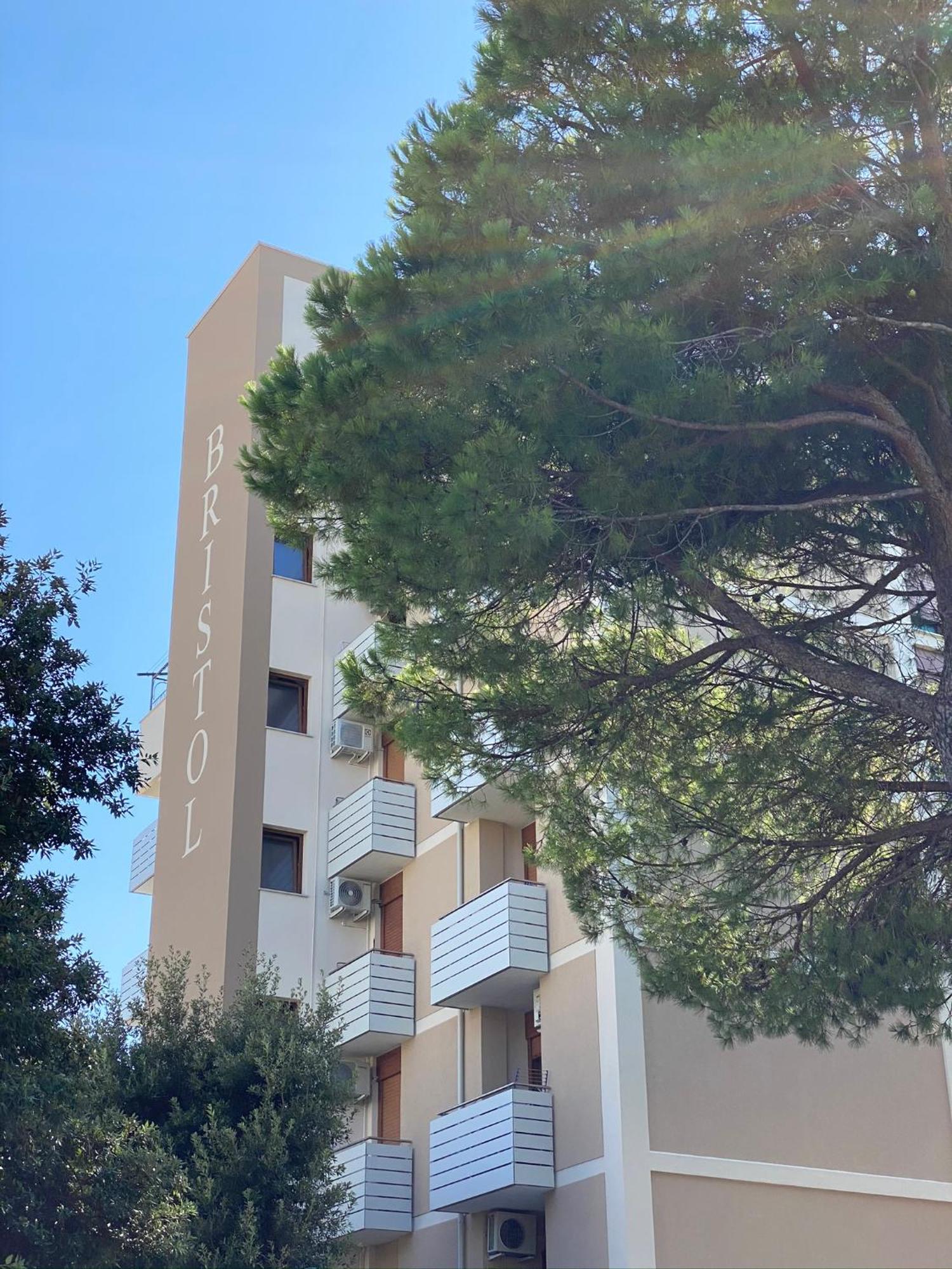 Residence Bristol 比比翁 外观 照片